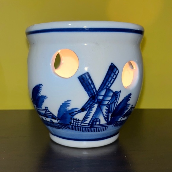 Delft Blue tulip pot with windmills, trees, birds, ships,etc. 4” Tall - Picture 8 of 14